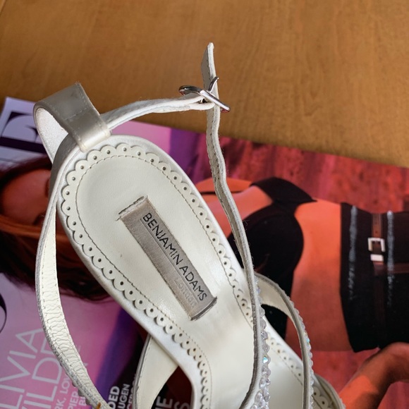 BLING π€© Cream Satin Crystal Embellished Benjamin Adams Heels Size 6.5 Worn 1 x! - Picture 9 of 11